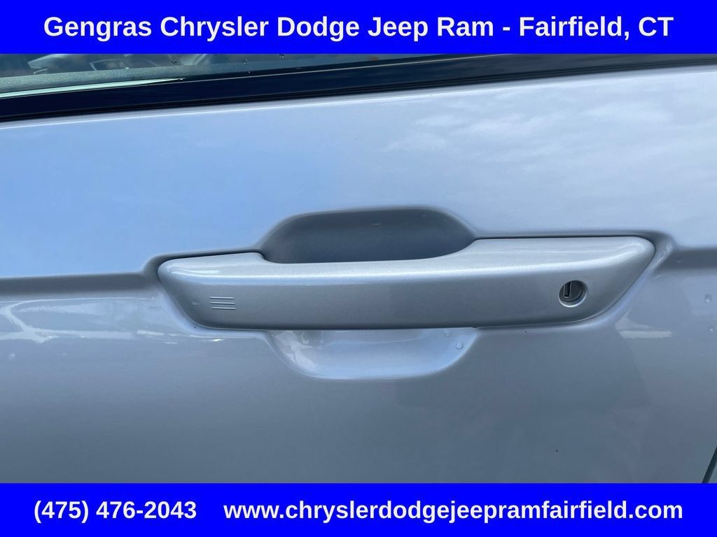 Used 2023 Jeep Grand Cherokee L Altitude AWD/4WD image 48