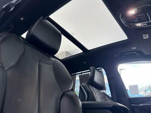 Certified 2022 Jeep Grand Cherokee L Overland w/ Luxury Tech Group IV AWD/4WD image 15