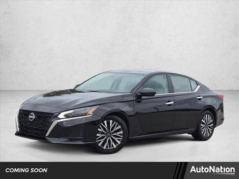 Used 2024 Nissan Altima 2.5 SV FWD image 1