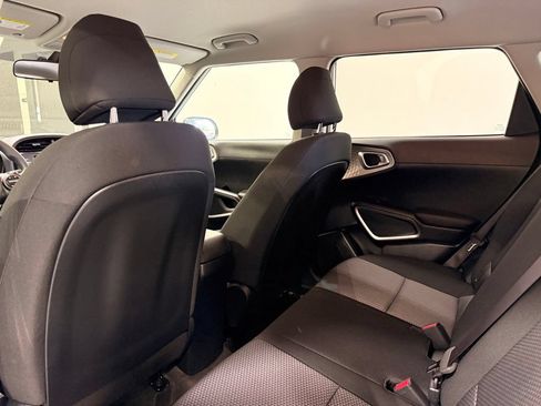 Used 2025 Kia Soul LX w/ LX Technology Package FWD image 20