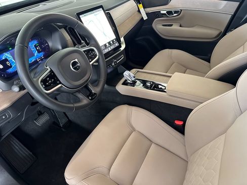 New 2026 Volvo XC90 T8 Plus w/ Protection Package Premier AWD/4WD image 9