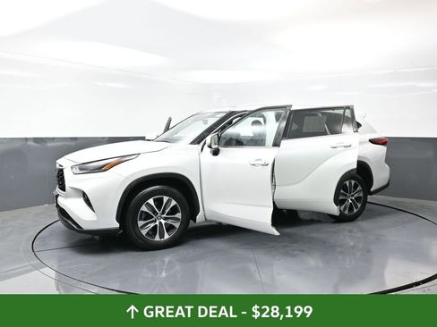 Used 2023 Toyota Highlander XLE image 62