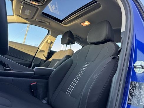 Used 2024 Hyundai Elantra SEL w/ Convenience Package image 8