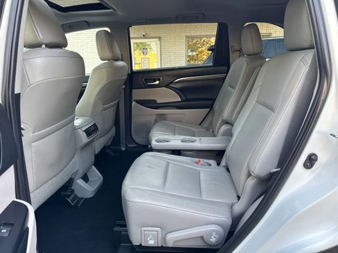 Used 2019 Toyota Highlander Limited FWD image 20