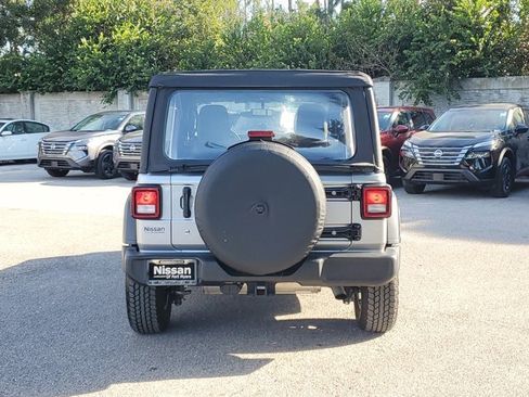 Used 2018 Jeep Wrangler Unlimited Sport image 5