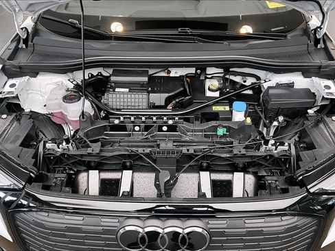 Used 2025 Audi Q4 e-tron Premium Plus w/ Premium Plus RWD image 29