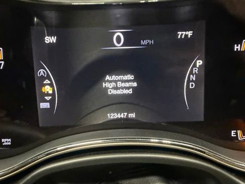Used 2016 Jeep Grand Cherokee Limited w/ Luxury Group II AWD/4WD image 11