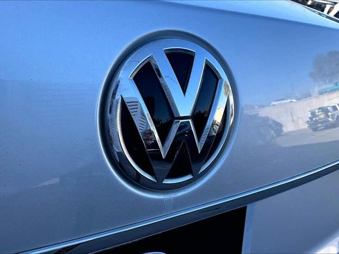 Used 2018 Volkswagen Passat 2.0T SE image 31