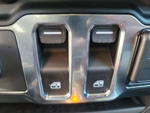 Used 2024 Jeep Wrangler Sport S image 25