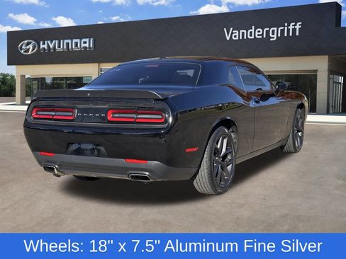 Used 2023 Dodge Challenger SXT image 10