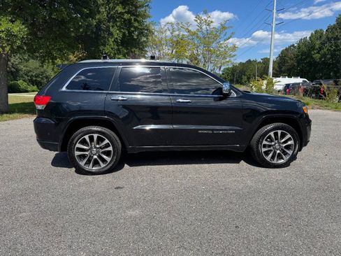 Used 2017 Jeep Grand Cherokee Overland w/ Jeep Active Safety Group AWD/4WD image 7