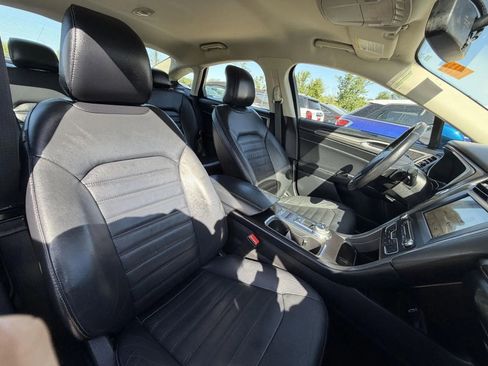 Used 2017 Ford Fusion SE w/ Fusion SE Technology Package FWD image 15