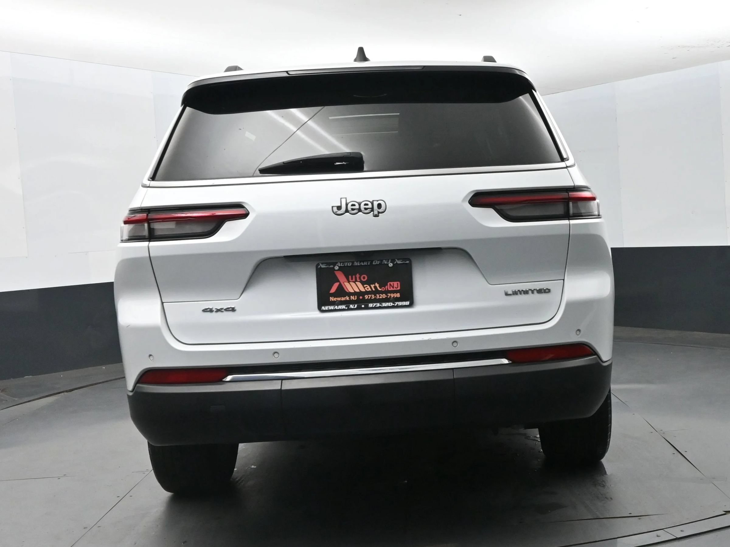 Used 2023 Jeep Grand Cherokee L Limited AWD/4WD image 6