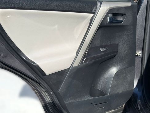 Used 2018 Toyota RAV4 XLE image 28