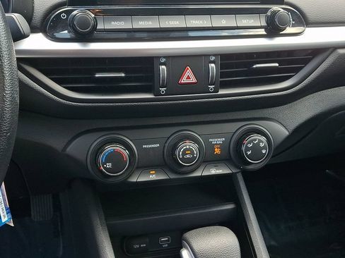 Certified 2022 Kia Forte LXS FWD image 16