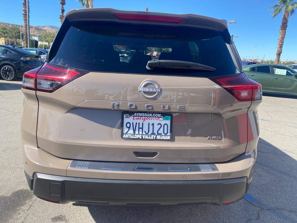 Certified 2025 Nissan Rogue SV AWD/4WD image 6