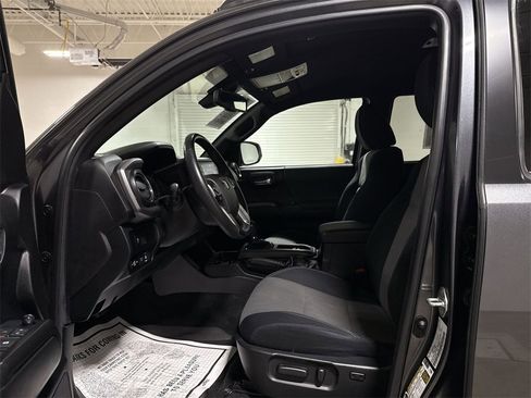 Used 2022 Toyota Tacoma TRD Sport image 18