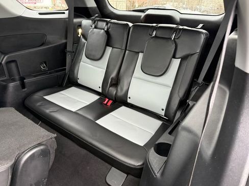 Used 2022 Ford Explorer XLT w/ Equipment Group 202A image 7