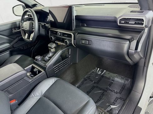 Certified 2025 Toyota 4Runner Limited AWD/4WD image 33