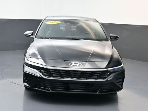 Certified 2025 Hyundai Elantra Limited image 9