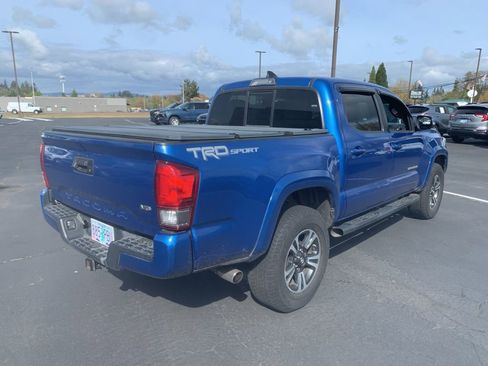 Used 2016 Toyota Tacoma TRD Sport w/ Exterior Package image 4