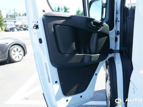 Used 2025 RAM ProMaster 2500 w/ Convenience Group FWD image 12