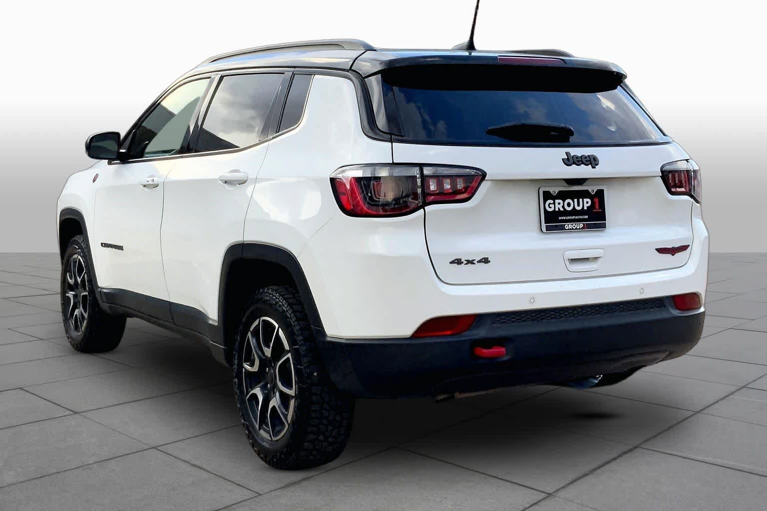 Used 2025 Jeep Compass Trailhawk AWD/4WD image 12