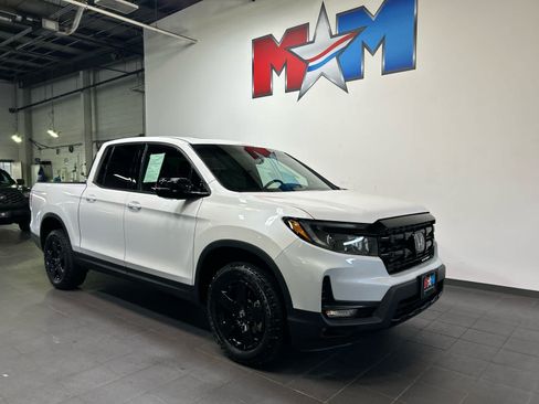 Used 2025 Honda Ridgeline Black Edition image 2