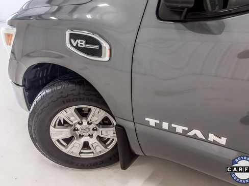 Used 2017 Nissan Titan SV image 11