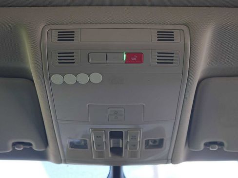 Used 2020 Volkswagen Tiguan SE w/ Panoramic Sunroof Package FWD image 24