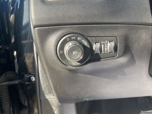 Used 2018 Jeep Compass Latitude w/ Popular Equipment Group image 16