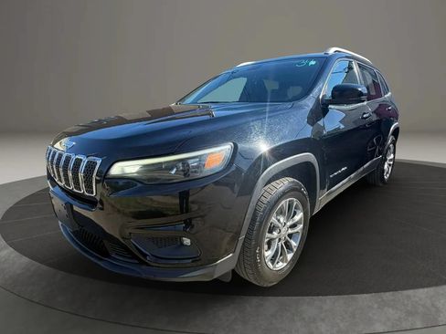 Used 2019 Jeep Cherokee Latitude Plus w/ Cold Weather Group AWD/4WD image 1