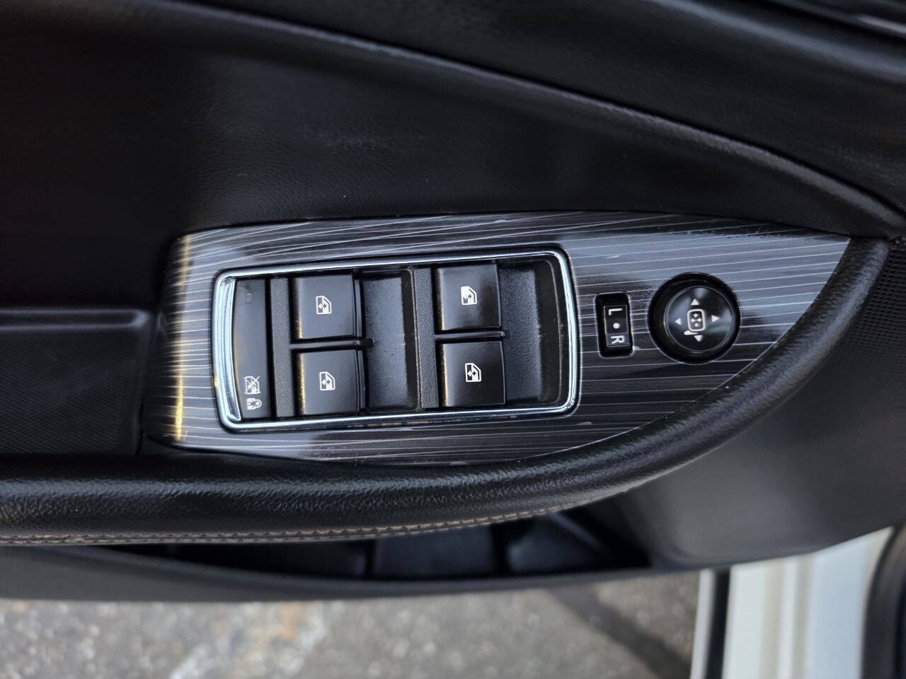 Used 2016 Chevrolet Impala LT FWD image 33
