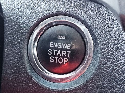 Used 2015 Toyota Sienna SE Premium image 18