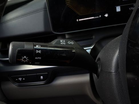 Used 2026 Kia Carnival FWD image 40