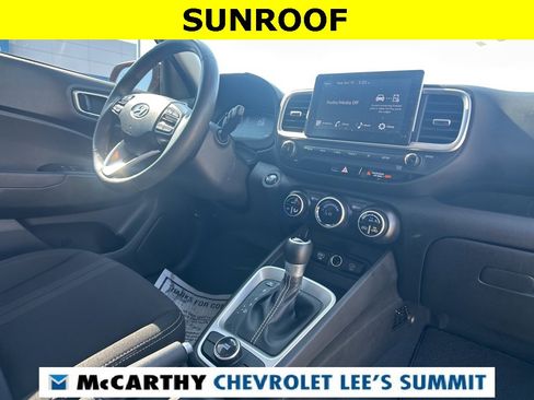 Used 2024 Hyundai Venue SEL image 23