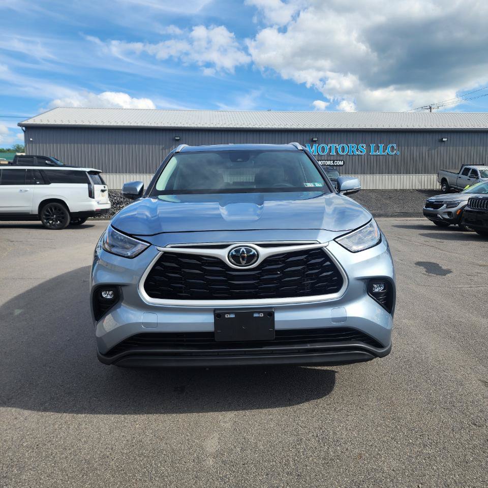 Used 2024 Toyota Highlander XLE FWD image 19