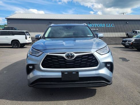 Used 2024 Toyota Highlander XLE FWD image 19