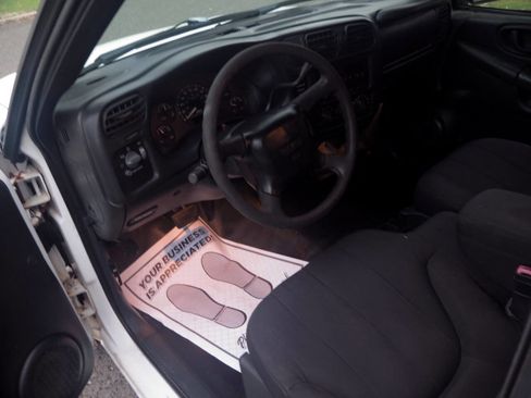 Used 2003 GMC Sonoma SL RWD image 8