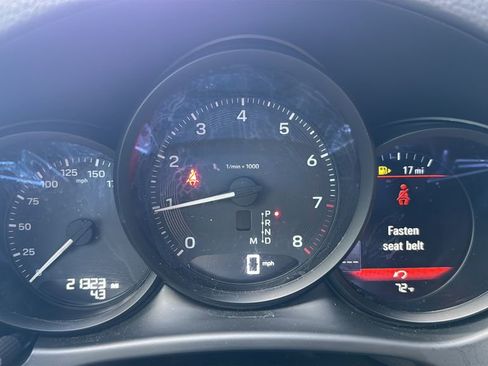 Certified 2023 Porsche Macan w/ Premium Package Plus image 10