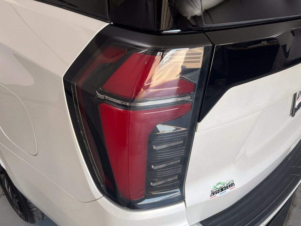 Used 2025 Chevrolet Suburban Z71 AWD/4WD image 46