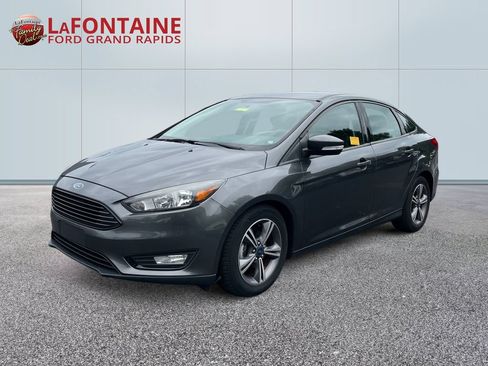Used 2017 Ford Focus SE FWD image 1