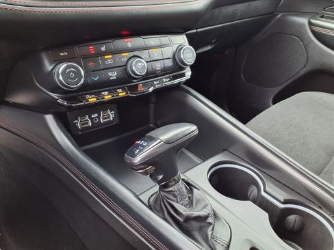 Used 2023 Dodge Durango GT image 9