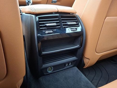 Used 2022 BMW 530i xDrive w/ Premium Package image 9