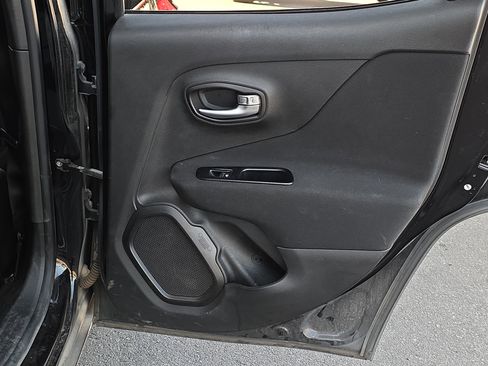 Used 2019 Jeep Renegade Latitude image 25