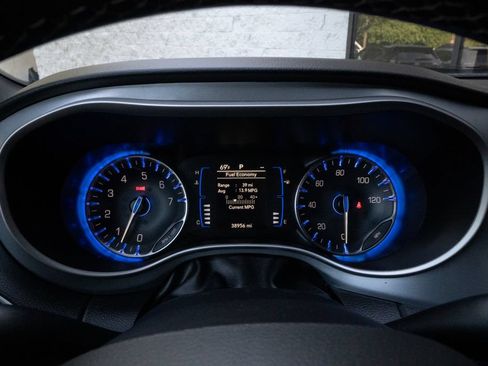 Used 2020 Chrysler Pacifica Touring w/ S Appearance Package FWD image 14