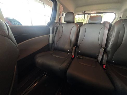 Used 2026 Kia Carnival FWD image 42