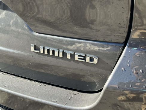 Used 2024 Jeep Grand Cherokee Limited image 12