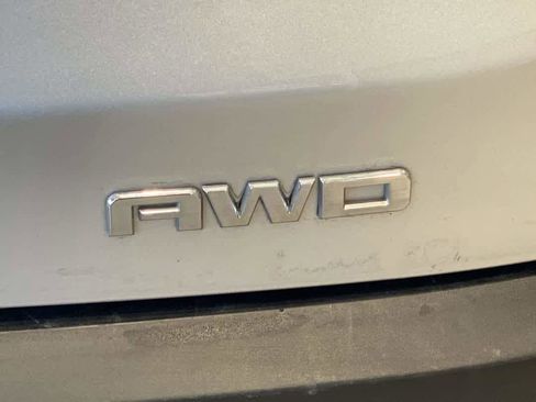 Used 2018 GMC Acadia SLE image 12