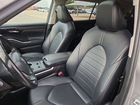 Used 2023 Toyota Highlander XLE FWD image 15